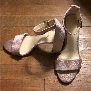 NWOT Nine West Pink Velvet Patterned Heels